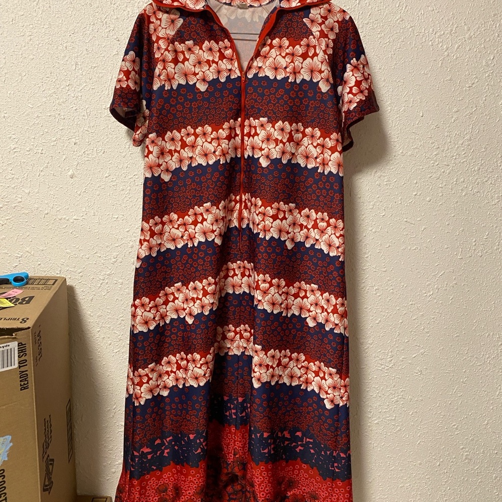 Vintage Red and Blue Floral Robe/ house coat Grandmacore